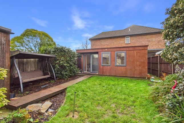 23, Ashview Gardens, Surrey photo 3
