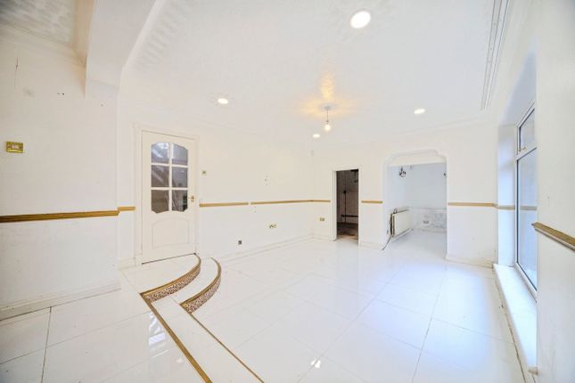 18, Tweed Drive, Milton Keynes photo 3