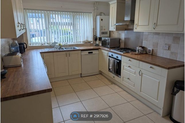 Bingham Drive, Woking photo 5