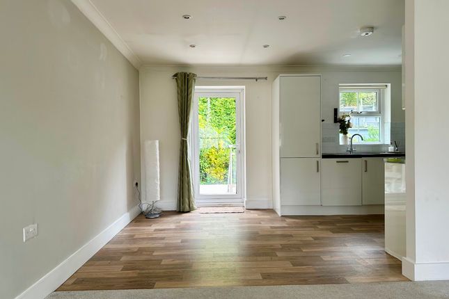 17 Flora Gardens, Helston photo 4