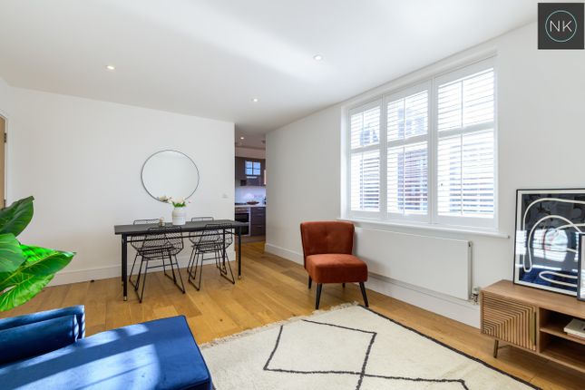 Flat for sale in Campbell Court, The Galleries, Warley, Brentwood, Essex