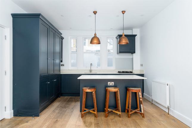 Thumbnail Flat to rent in Winston Road, London