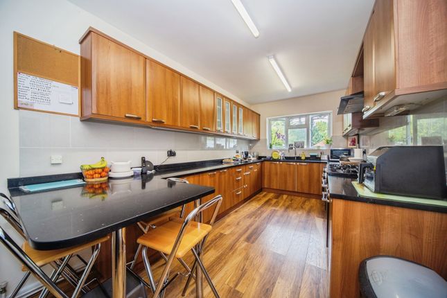 13, Saxholm Dale, Southampton photo 3
