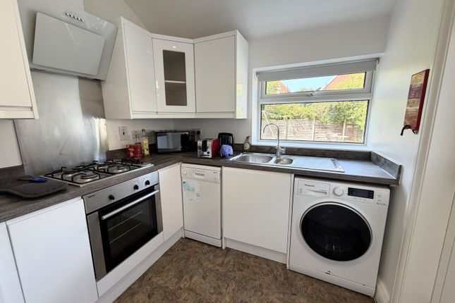 Room 3, 22, Caxton Road, Manchester photo 2