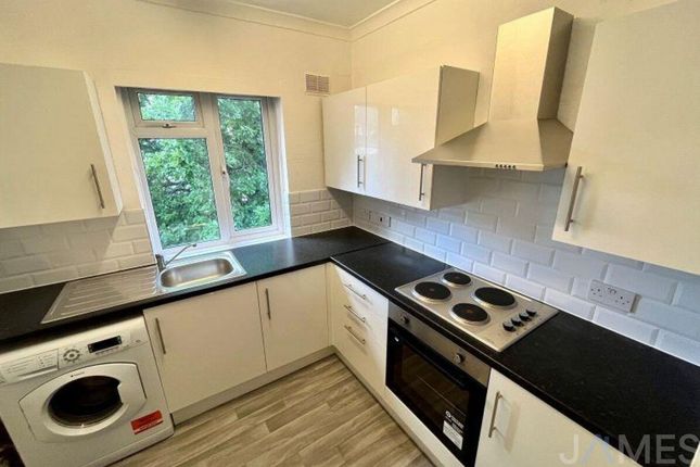 4, Blake Gardens, Dartford photo 2