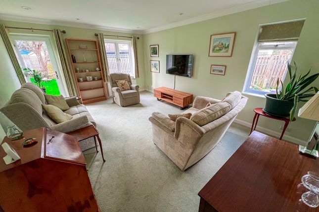 Churchfields, West Molesey photo 5