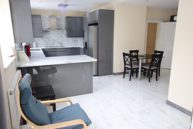 66 Newquay Road, London photo 2