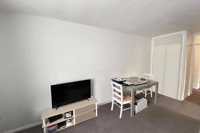 Flat 1, 285, Church Road, Northolt photo 4