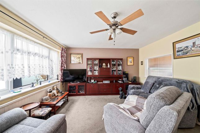 3, Belvedere Close, Guildford photo 4