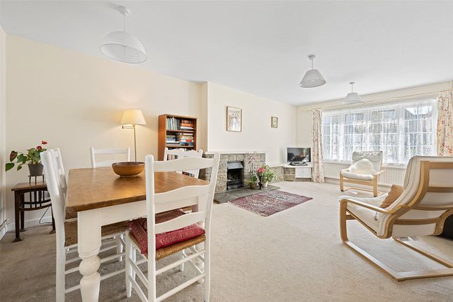 22, Burges Close, Sturminster Newton photo 3