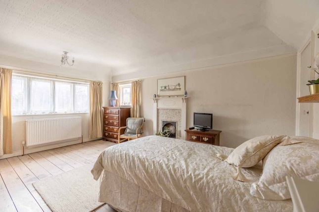 89, Huntercombe Lane North, Burnham photo 4