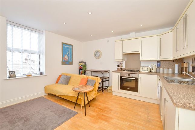 Lounge/ Kitchen
