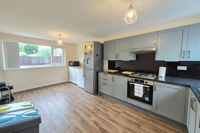 20, Tongbarn, Skelmersdale photo 3