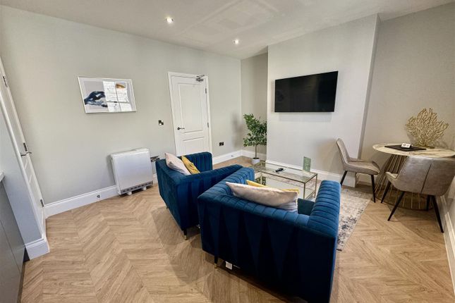 Flat 6, 50-51, Albemarle Crescent, Scarborough photo 4