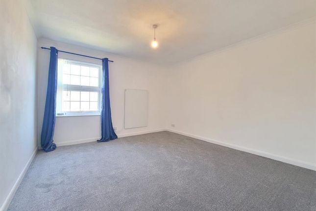 Flat 8, Foxhill, Crowthorne Road, Bracknell photo 4