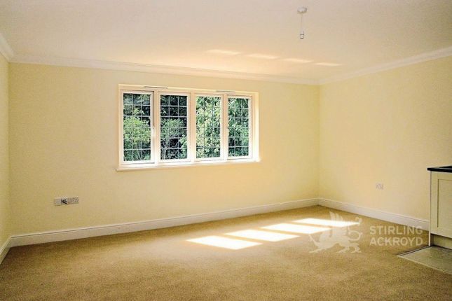 Flat 3, Stratford House, 50, Station Approach, Surrey photo 2
