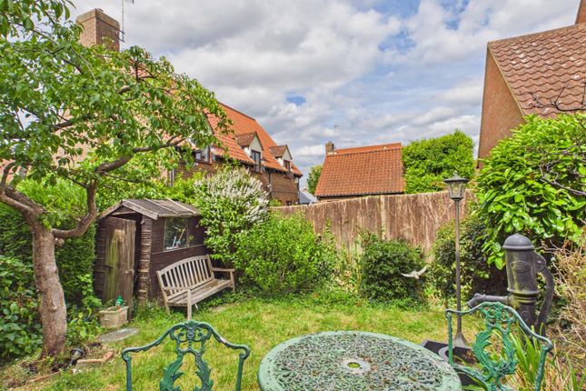 11, Church Mead, Harlow photo 2