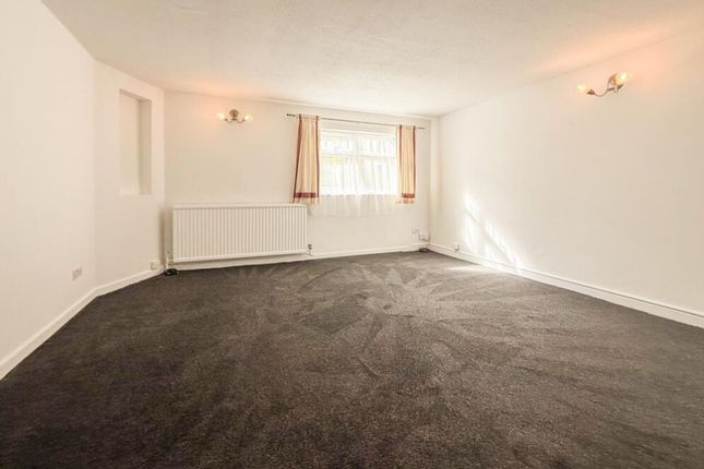 112 Moretons, Basildon photo 4