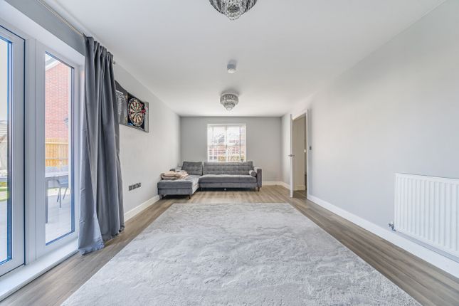 20, Coronation Drive, Reading photo 4