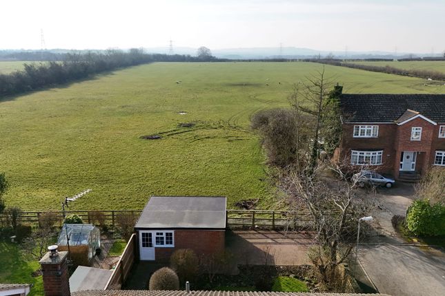 5 Darleys Close, Aylesbury photo 2