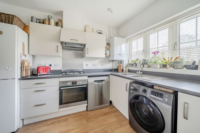 12, Lily Road, Alton photo 4