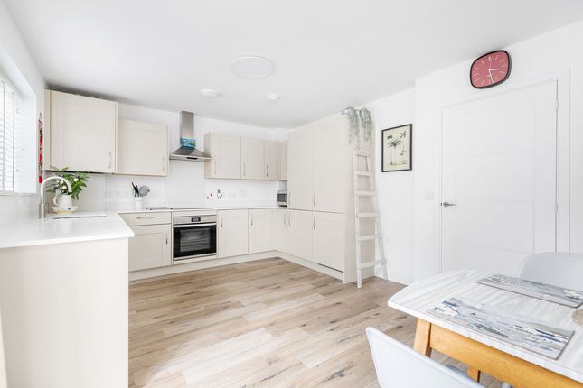 6, South Meadow, Chichester photo 4