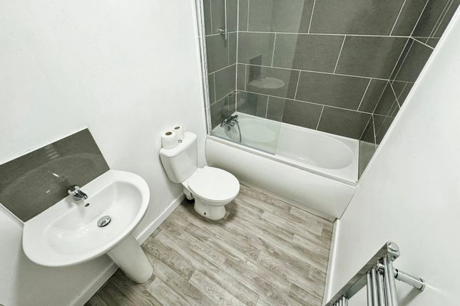 Flat 2, 46, Wellington Street, Staffordshire photo 4