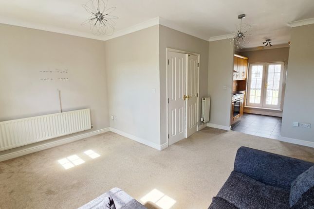49, Burnell Gate, Chelmsford, Essex photo 3