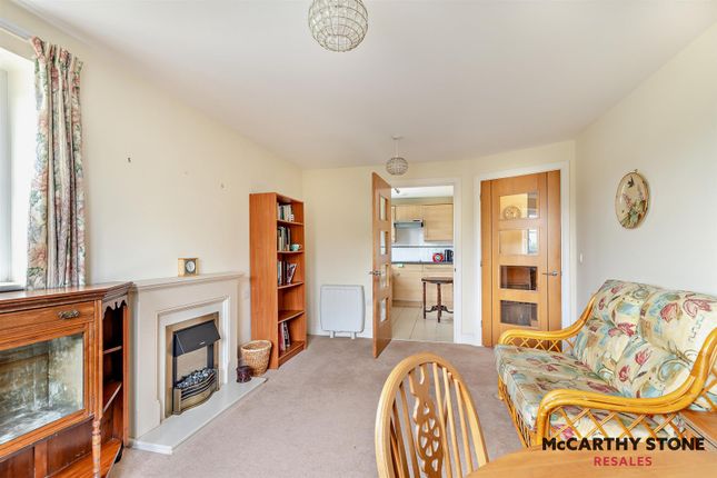 47 Goodes Court, Baldock Road, Royston photo 2