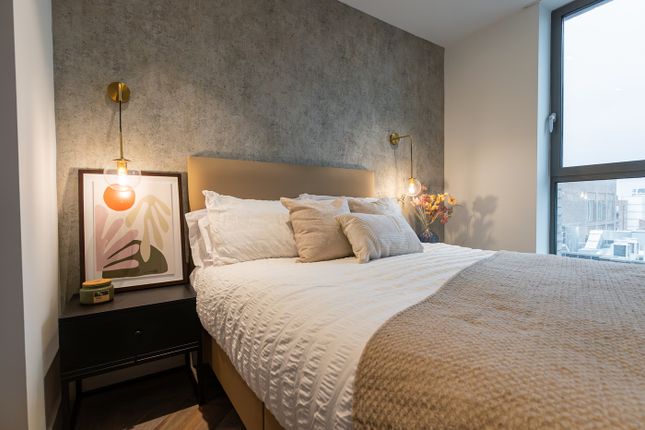 A Stylish And Well-Lit Double Bedroom Featuring Mo...