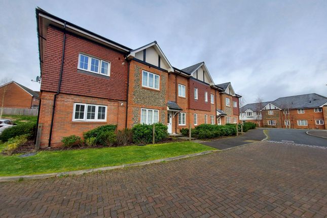 Thumbnail Flat for sale in Oak Leaf Way, Horndean, Waterlooville, Hampshire