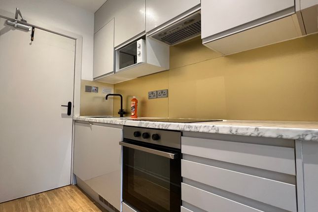 21, Hardman Road, Kingston Upon Thames, London photo 3