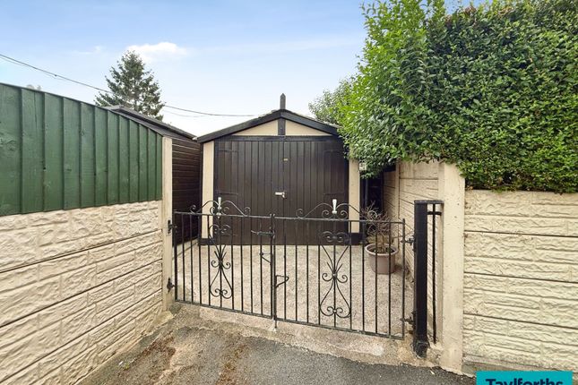 16 Myrtle Grove, Barnoldswick photo 2