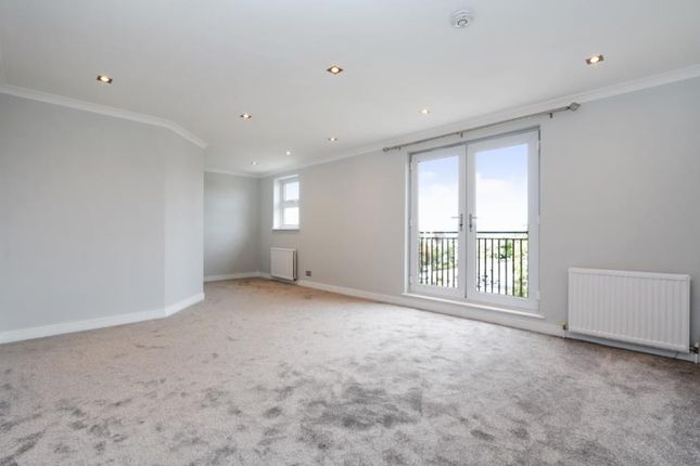 37 Uxbridge Road, Kingston Upon Thames photo 2