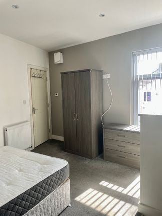 Studio to rent in Albert Road, Widnes