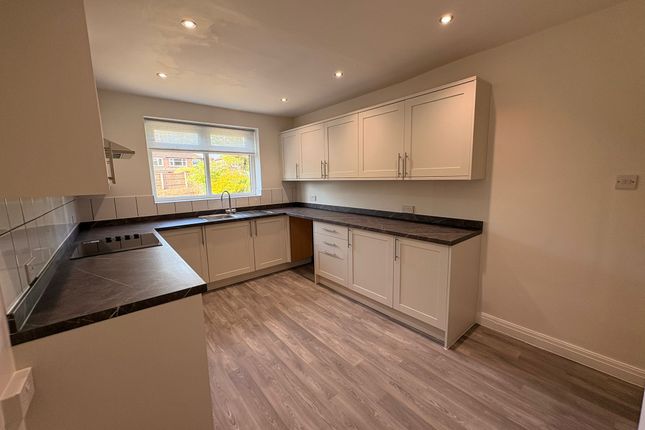 34, Altrincham photo 2