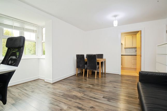 40, Heol Tre Forys, Penarth photo 3