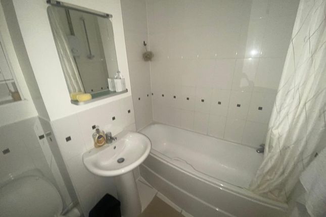 21, Heron Drive, Luton photo 5