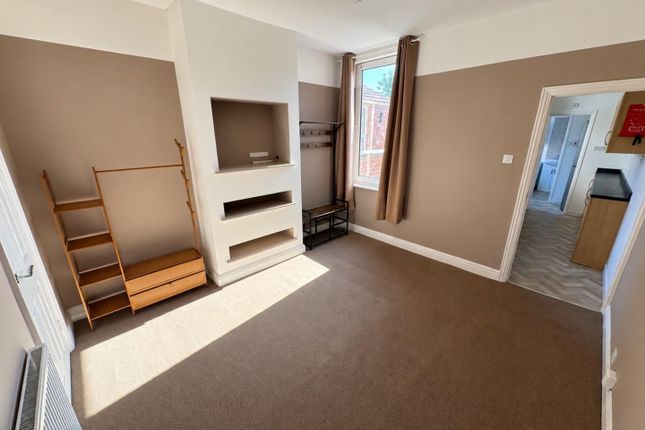 17, Farman Road, Coventry photo 3