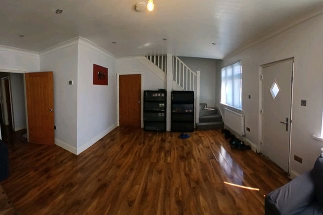 6, Princes Park Lane, Hayes photo 4