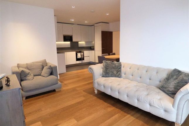 1 Skyline House, Longfield Avenue photo 2