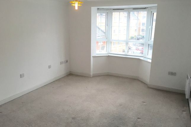 Flat to rent in Luton Road, Dunstable