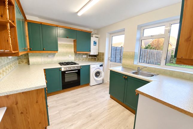 11, Wentworth Close, Farnham photo 2