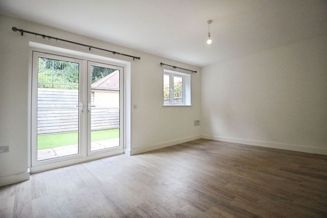 6 Cole Close, Malmesbury photo 2