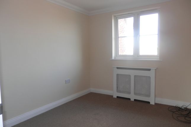 End terrace house to rent in Chapel Road, Poole