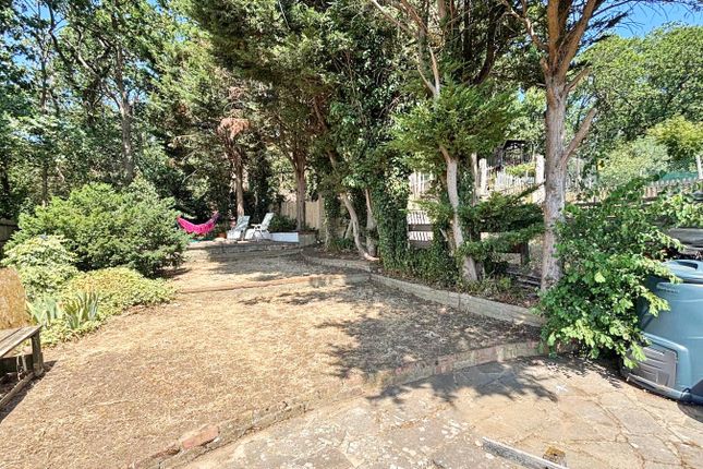 128A,, Rochester Drive, Kent photo 4