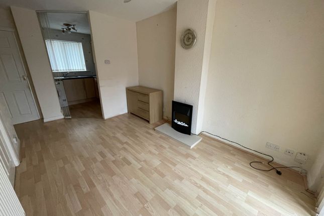 37, Redwood, Oldham photo 3