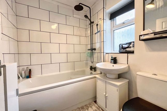 24 Maple Drive, Bridgend photo 5