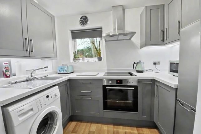 Flat 5 Pelham Court, 11 Pelham Way, Great Bookham photo 4