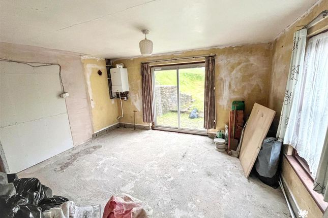 2 Broadway Lodge, Broadway, Carmarthen photo 3